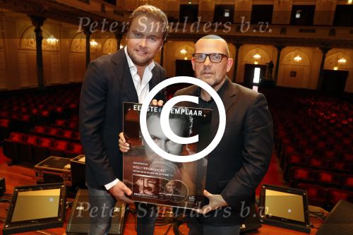 Amsterdam 15 mei 2017
Wesly Bronkhorst 15 jaar artiest in het concertgebouw. Jaap v Zweeden reikt eerste cd uit
