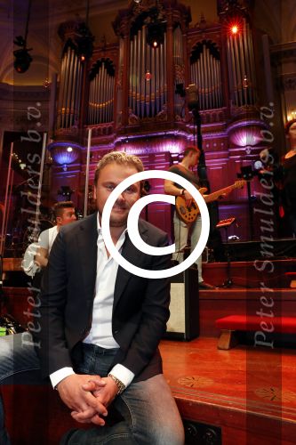 Amsterdam 15 mei 2017
Wesly Bronkhorst 15 jaar artiest in het concertgebouw. Jaap v Zweeden reikt eerste cd uit