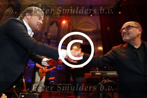 Amsterdam 15 mei 2017
Wesly Bronkhorst 15 jaar artiest in het concertgebouw. Jaap v Zweeden reikt eerste cd uit