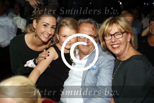 Amsterdam 15 mei 2017
Wesly Bronkhorst 15 jaar artiest in het concertgebouw. Ouders Wesly met dochter en ex vriendin