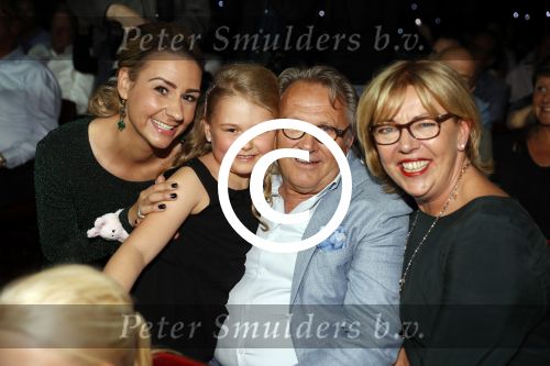 Amsterdam 15 mei 2017
Wesly Bronkhorst 15 jaar artiest in het concertgebouw. Ouders Wesly met dochter en ex vriendin