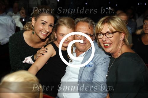 Amsterdam 15 mei 2017
Wesly Bronkhorst 15 jaar artiest in het concertgebouw. Ouders Wesly met dochter en ex vriendin