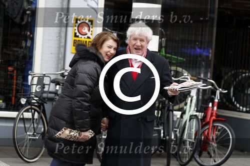 Amsterdam 29 april 2017  
Willibrord Frequin met vriendin op straat in Amsterdam