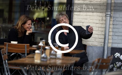 Amsterdam 11 april 2017
Wim Kieft met zijn vriendin op terras.