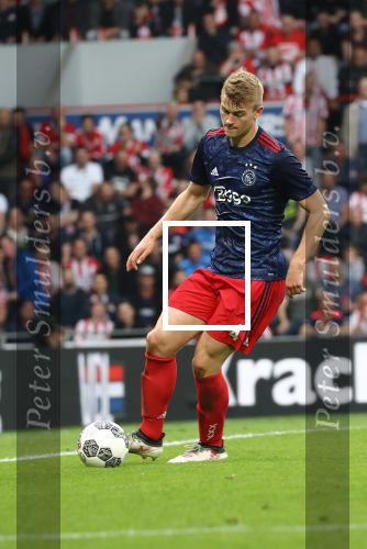 Eindhoven, 15 April 2018
PSV-AJAX, eindstand 3-0 en Landskampioen Seizoen 2017-2018
 Matthijs de Ligt