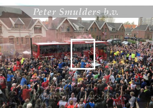 Eindhoven, 15 April 2018
PSV-AJAX, eindstand 3-0 en Landskampioen Seizoen 2017-2018
Aankomst bus AJA aankomst bus PSV