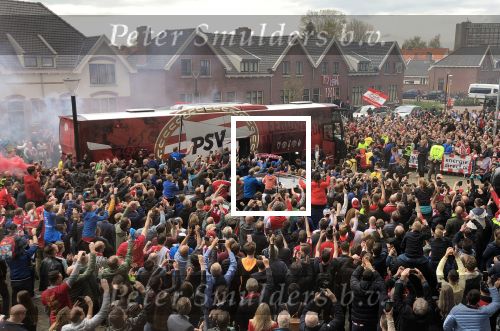 Eindhoven, 15 April 2018
PSV-AJAX, eindstand 3-0 en Landskampioen Seizoen 2017-2018
Aankomst bus AJA aankomst bus PSV