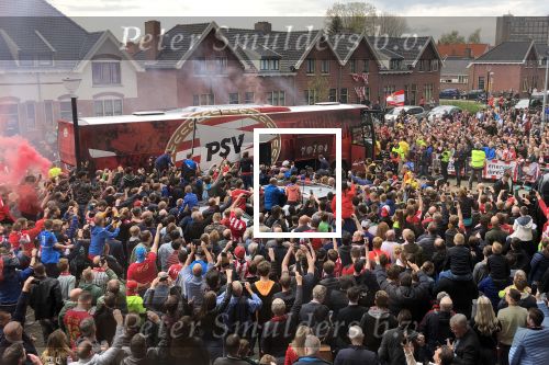 Eindhoven, 15 April 2018
PSV-AJAX, eindstand 3-0 en Landskampioen Seizoen 2017-2018
Aankomst bus AJA aankomst bus PSV