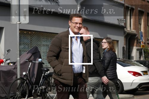 Amsterdam 14 april 2018
Albert Verlinde wandelend op straat in Amsterdam zuid