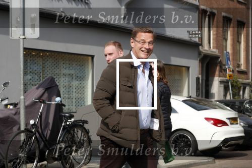 Amsterdam 14 april 2018
Albert Verlinde wandelend op straat in Amsterdam zuid