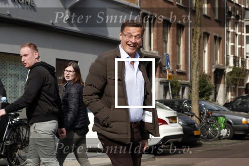 Amsterdam 14 april 2018
Albert Verlinde wandelend op straat in Amsterdam zuid