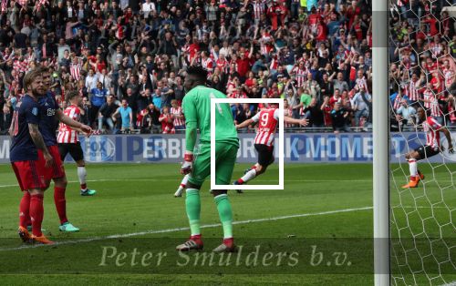 Eindhoven, 15 April 2018
PSV-AJAX, eindstand 3-0 en Landskampioen Seizoen 2017-2018
Andre Onana maakt ruzie Max Wober en Lasse Schone na een tegendoelpunt