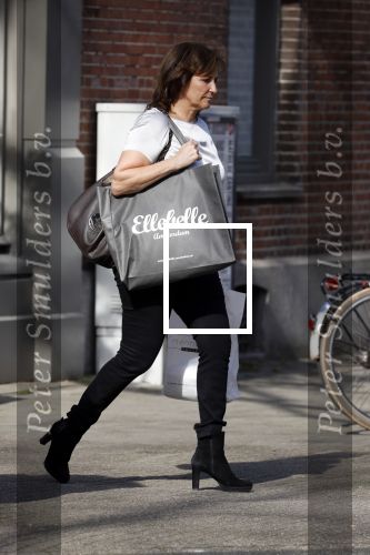 Amsterdam 19 april 2018
Astrid Joosten doet boodschappen op de cornelis schuytstraat