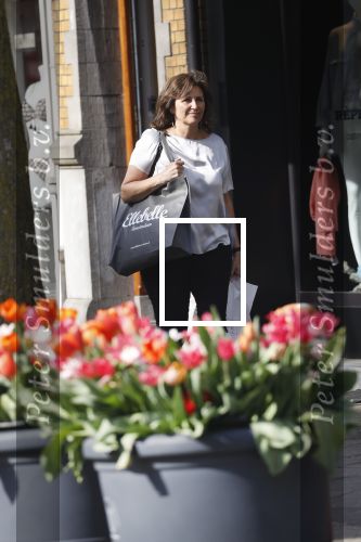 Amsterdam 19 april 2018
Astrid Joosten doet boodschappen op de cornelis schuytstraat