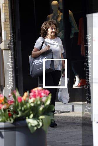 Amsterdam 19 april 2018
Astrid Joosten doet boodschappen op de cornelis schuytstraat