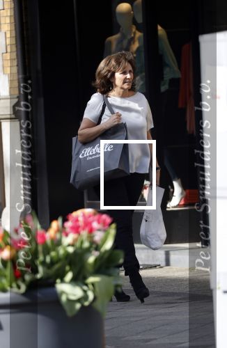 Amsterdam 19 april 2018
Astrid Joosten doet boodschappen op de cornelis schuytstraat