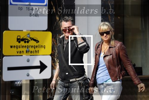Amsterdam 11 april 2018
Barry en Sandra Hay op de pc Hooftstraat. Sandra steekt middelvinger op