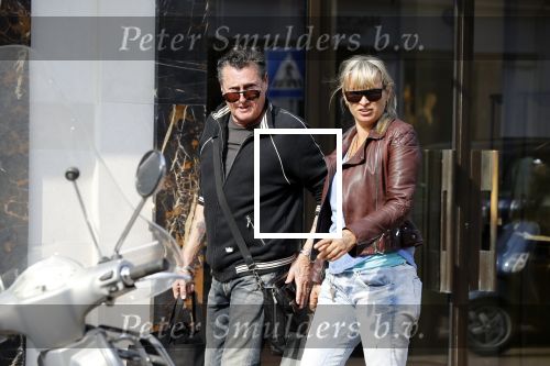 Amsterdam 11 april 2018
Barry en Sandra Hay op de pc Hooftstraat. Sandra steekt middelvinger op