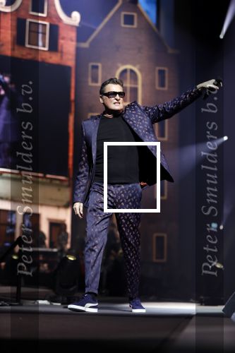 Amsterdam 14 april 2018
Heel holland zingt Hazes in het ziggo dome met oa Andre Hazes Jr Jeroen v d Boom Xander de Buisonje Roxeanne Hazes (zwanger) Peter Beense Trijntje Oosterhuis Danny de Munk Silver Metz en Barry Hay.