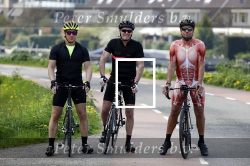 Breukelen 22 april 2018
Willem Slager Marco Achmad en Bas Smit in wielerkleding langs de vecht