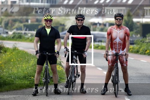 Breukelen 22 april 2018
Willem Slager Marco Achmad en Bas Smit in wielerkleding langs de vecht