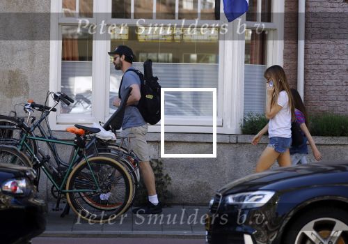 Amsterdam 5 mei 2018
Beertje v Beers met man en dochter op straat in Amsterdam zuid.