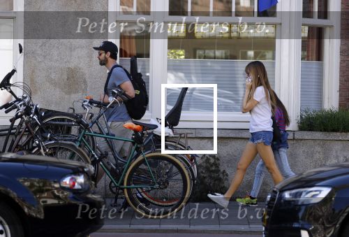 Amsterdam 5 mei 2018
Beertje v Beers met man en dochter op straat in Amsterdam zuid.