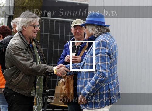 Hummelo 10 mei 2018
Onthulling standbeeld rockgroep Normaal met de bandleden Bennie Jolink, Ferdi Joly, Willem Terhorst en de partner van het overleden lid Jan Manschot . Bennie en NOS verslaggever Jeroen Wielaert