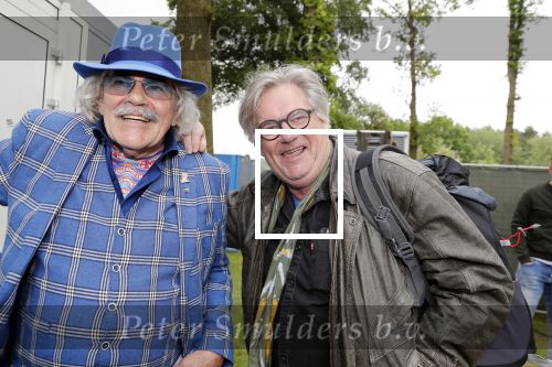 Hummelo 10 mei 2018
Onthulling standbeeld rockgroep Normaal met de bandleden Bennie Jolink, Ferdi Joly, Willem Terhorst en de partner van het overleden lid Jan Manschot . Bennie en NOS verslaggever Jeroen Wielaert