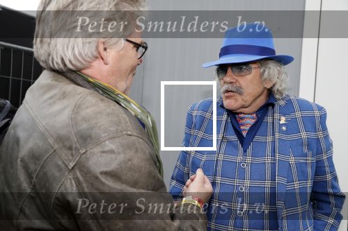 Hummelo 10 mei 2018
Onthulling standbeeld rockgroep Normaal met de bandleden Bennie Jolink, Ferdi Joly, Willem Terhorst en de partner van het overleden lid Jan Manschot . Bennie en NOS verslaggever Jeroen Wielaert