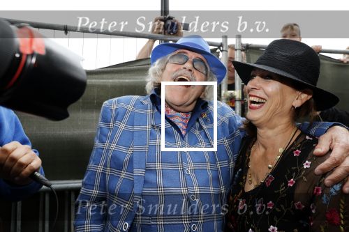 Hummelo 10 mei 2018
Onthulling standbeeld rockgroep Normaal met de bandleden Bennie Jolink, Ferdi Joly, Willem Terhorst en de partner van het overleden lid Jan Manschot . Bennie  met partner Ellie, 3 kinderen, 9 kleinkinderen en zijn schoonzoon