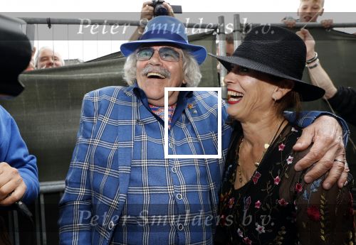 Hummelo 10 mei 2018
Onthulling standbeeld rockgroep Normaal met de bandleden Bennie Jolink, Ferdi Joly, Willem Terhorst en de partner van het overleden lid Jan Manschot . Bennie  met partner Ellie, 3 kinderen, 9 kleinkinderen en zijn schoonzoon