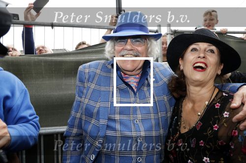Hummelo 10 mei 2018
Onthulling standbeeld rockgroep Normaal met de bandleden Bennie Jolink, Ferdi Joly, Willem Terhorst en de partner van het overleden lid Jan Manschot . Bennie  met partner Ellie, 3 kinderen, 9 kleinkinderen en zijn schoonzoon