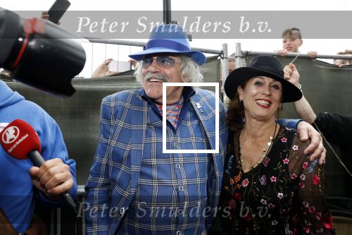 Hummelo 10 mei 2018
Onthulling standbeeld rockgroep Normaal met de bandleden Bennie Jolink, Ferdi Joly, Willem Terhorst en de partner van het overleden lid Jan Manschot . Bennie  met partner Ellie, 3 kinderen, 9 kleinkinderen en zijn schoonzoon