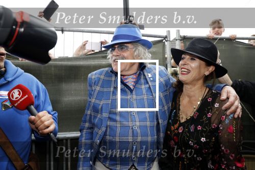 Hummelo 10 mei 2018
Onthulling standbeeld rockgroep Normaal met de bandleden Bennie Jolink, Ferdi Joly, Willem Terhorst en de partner van het overleden lid Jan Manschot . Bennie  met partner Ellie, 3 kinderen, 9 kleinkinderen en zijn schoonzoon
