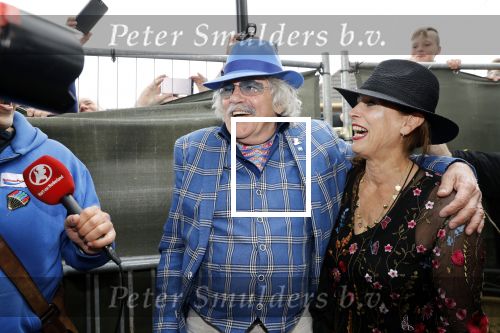 Hummelo 10 mei 2018
Onthulling standbeeld rockgroep Normaal met de bandleden Bennie Jolink, Ferdi Joly, Willem Terhorst en de partner van het overleden lid Jan Manschot . Bennie  met partner Ellie, 3 kinderen, 9 kleinkinderen en zijn schoonzoon
