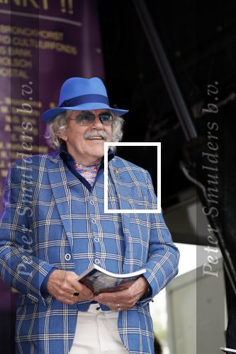 Hummelo 10 mei 2018
Onthulling standbeeld rockgroep Normaal met de bandleden Bennie Jolink, Ferdi Joly, Willem Terhorst en de partner van het overleden lid Jan Manschot