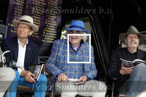 Hummelo 10 mei 2018
Onthulling standbeeld rockgroep Normaal met de bandleden Bennie Jolink, Ferdi Joly, Willem Terhorst en de partner van het overleden lid Jan Manschot