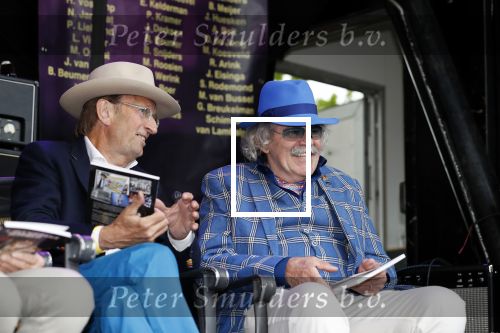 Hummelo 10 mei 2018
Onthulling standbeeld rockgroep Normaal met de bandleden Bennie Jolink, Ferdi Joly, Willem Terhorst en de partner van het overleden lid Jan Manschot