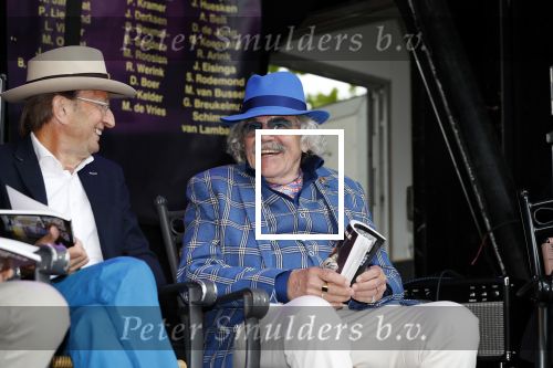 Hummelo 10 mei 2018
Onthulling standbeeld rockgroep Normaal met de bandleden Bennie Jolink, Ferdi Joly, Willem Terhorst en de partner van het overleden lid Jan Manschot