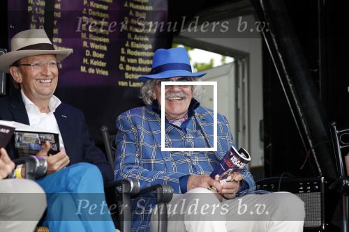 Hummelo 10 mei 2018
Onthulling standbeeld rockgroep Normaal met de bandleden Bennie Jolink, Ferdi Joly, Willem Terhorst en de partner van het overleden lid Jan Manschot