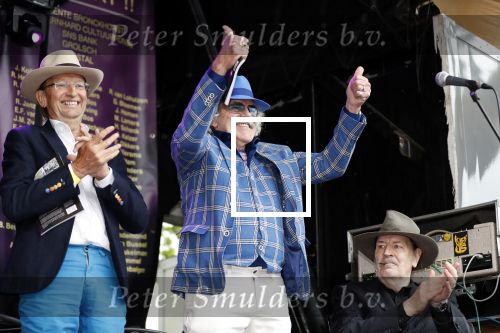 Hummelo 10 mei 2018
Onthulling standbeeld rockgroep Normaal met de bandleden Bennie Jolink, Ferdi Joly, Willem Terhorst en de partner van het overleden lid Jan Manschot