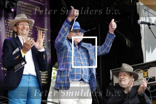 Hummelo 10 mei 2018
Onthulling standbeeld rockgroep Normaal met de bandleden Bennie Jolink, Ferdi Joly, Willem Terhorst en de partner van het overleden lid Jan Manschot