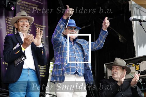 Hummelo 10 mei 2018
Onthulling standbeeld rockgroep Normaal met de bandleden Bennie Jolink, Ferdi Joly, Willem Terhorst en de partner van het overleden lid Jan Manschot