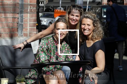 Amsterdam 19 april 2018
Carlijn de Vries viert haar verjaardag met vriendinnen Jorica Koppen en â€¦.