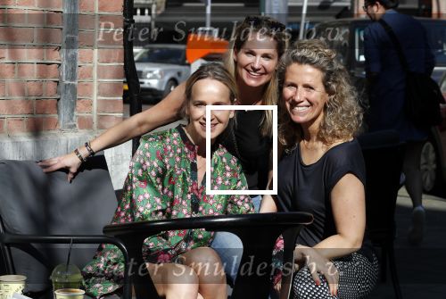 Amsterdam 19 april 2018
Carlijn de Vries viert haar verjaardag met vriendinnen Jorica Koppen en â€¦.