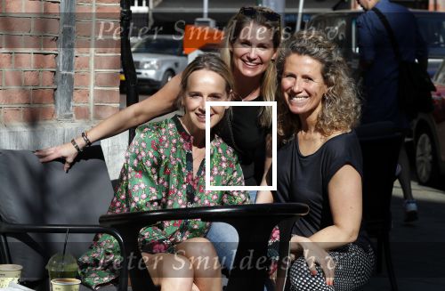 Amsterdam 19 april 2018
Carlijn de Vries viert haar verjaardag met vriendinnen Jorica Koppen en â€¦.