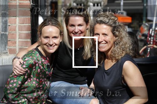 Amsterdam 19 april 2018
Carlijn de Vries viert haar verjaardag met vriendinnen Jorica Koppen en â€¦.