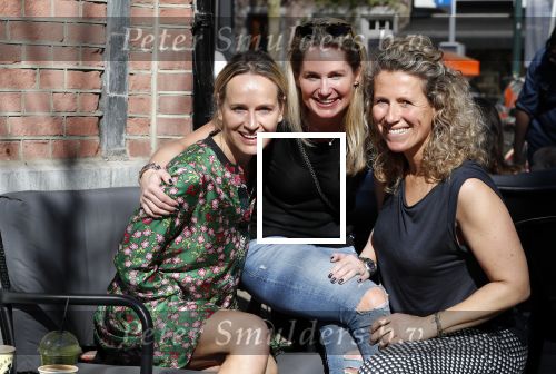 Amsterdam 19 april 2018
Carlijn de Vries viert haar verjaardag met vriendinnen Jorica Koppen en â€¦.