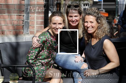 Amsterdam 19 april 2018
Carlijn de Vries viert haar verjaardag met vriendinnen Jorica Koppen en â€¦.